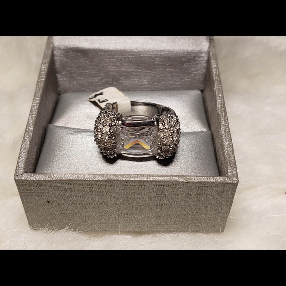 Silver Ring with Crystals & Large Main Stone 8.5 - Picture 1 of 8